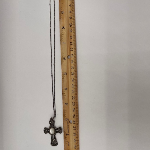 925 STERLING SILVER MOTHER OF PEARL & MARCASITES CROSS PENDANT - Picture 9 of 9